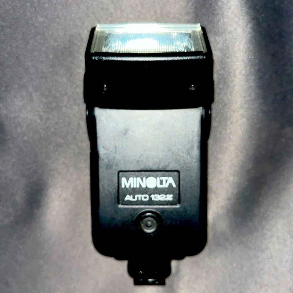MINOLTA AUTO 132X ELECTROFLASH SHOE MOUNT PHOTO CAMERA BOUNCE AUTOMATIC